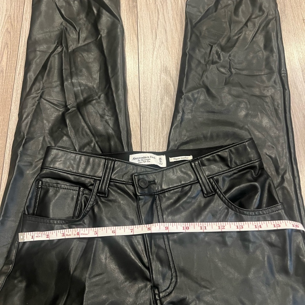 Abercrombie and Fitch The 90s Straight Ultra High Rise Vegan Leather Pants - Picture 9 of 13